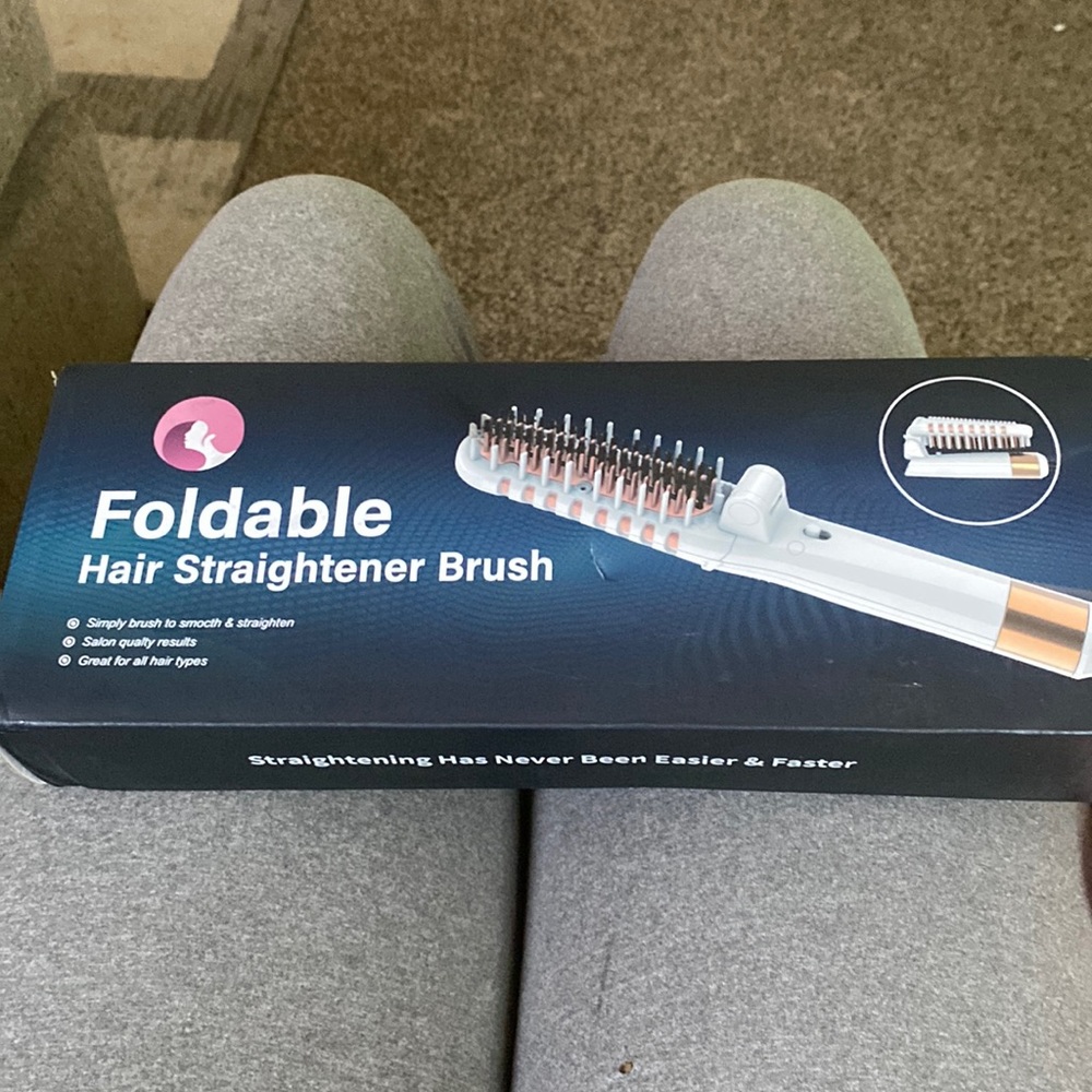 Flexible hair straightener brush